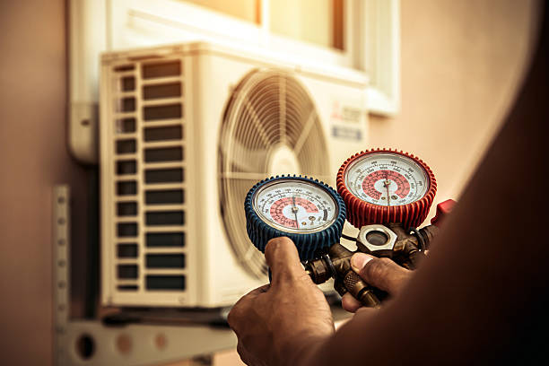 Professional Ac Installation technician working in Easton, KS